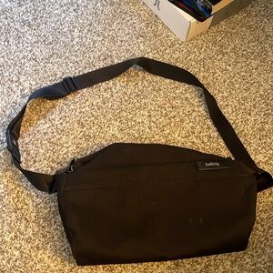 Bellroy fannypack canvas black